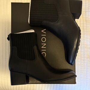 Vionic Boot